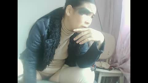 hujiajia520321431 online show from 11/08/25, 05:40