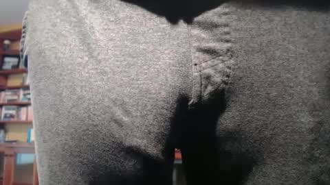 Big uncut cock dripping online show from 02/01/25, 12:29