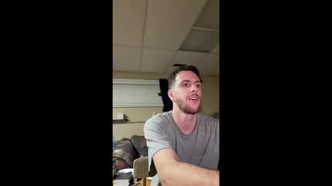 Snapshot of hungasl chatting on 12/16/25, 05:23 hungasl online show from 12/16/25, 05:23