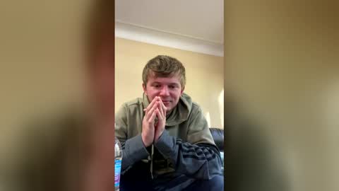 Snapshot of hungdaddy450 chatting on 12/04/25, 05:21 hungdaddy450 online show from 12/04/25, 05:21