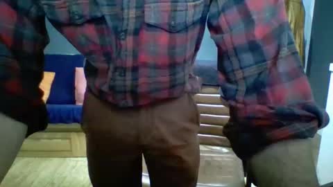 Snapshot of hunghard2004 chatting on 10/17/25, 09:45 hunghard2004 online show from 10/17/25, 09:45