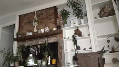 Snapshot of hungitalian40 chatting on 11/13/25, 10:14 hungitalian40 online show from 11/13/25, 10:14