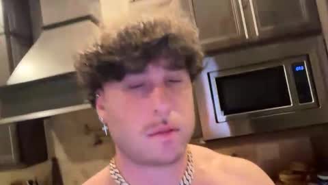 Snapshot of hungkingg22 chatting on 01/13/26, 05:35 hungkingg22 online show from 01/13/26, 05:35