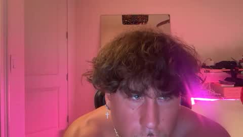 Snapshot of hungkingg22 chatting on 02/05/26, 04:00 hungkingg22 online show from 02/05/26, 04:00