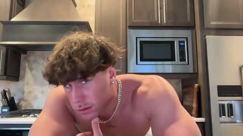 Snapshot of hungkingg22 chatting on 02/15/26, 04:58 hungkingg22 online show from 02/15/26, 04:58