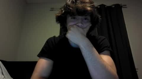 Snapshot of hunglikecrazyy chatting on 12/14/25, 05:24 Tyler online show from 12/14/25, 05:24