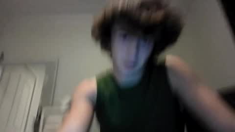 Snapshot of hunglikecrazyy chatting on 12/17/25, 05:35 Tyler online show from 12/17/25, 05:35