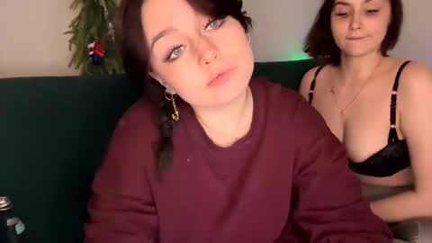 Snapshot of hungry_bunnyyyy chatting on 12/21/24, 09:15 Evelyn online show from 12/21/24, 09:15