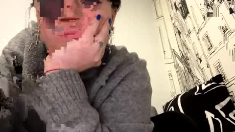 Snapshot of hungry_bunnyyyy chatting on 01/15/25, 09:09 Evelyn online show from 01/15/25, 09:09