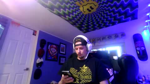 Snapshot of hungtxcock92 chatting on 12/15/25, 02:21 hungtxcock92 online show from 12/15/25, 02:21