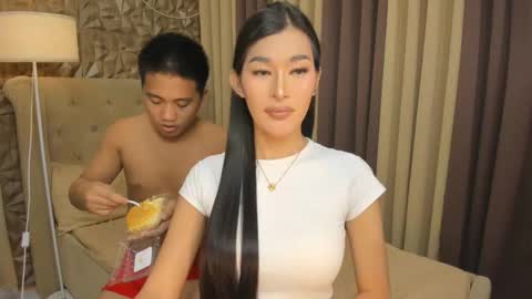 hunkhomerontop online show from 11/11/25, 09:09