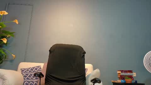 Snapshot of hunter_biggest chatting on 07/19/26, 01:15 Hunter online show from 07/19/26, 01:15