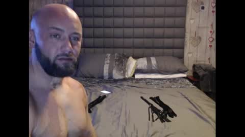 Snapshot of hunterandesme chatting on 01/10/25, 06:31 HunterandEsme online show from 01/10/25, 06:31