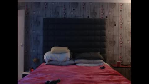 Snapshot of hunterandesme chatting on 01/21/25, 10:30 HunterandEsme online show from 01/21/25, 10:30