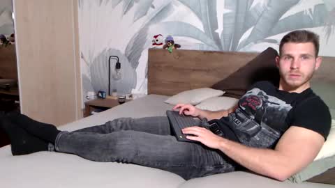 Hunter Bridges online show from 01/01/25, 02:42