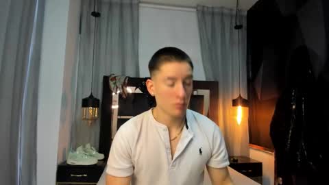 Snapshot of hunterheat_ chatting on 01/17/26, 11:26 hunterheat_ online show from 01/17/26, 11:26