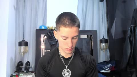 Snapshot of hunterheat_ chatting on 04/12/26, 01:27 hunterheat_ online show from 04/12/26, 01:27