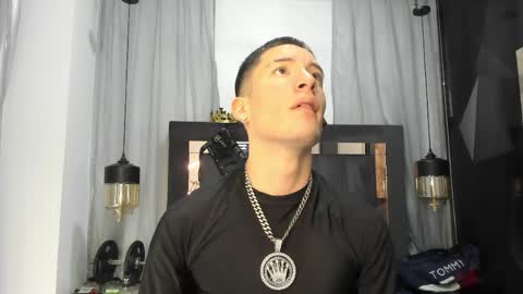 Snapshot of hunterheat_ chatting on 04/15/26, 01:51 hunterheat_ online show from 04/15/26, 01:51