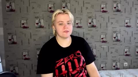 Snapshot of husk_ryan chatting on 10/31/25, 01:23 Ryan online show from 10/31/25, 01:23