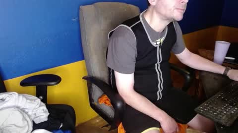 Snapshot of huskyguy chatting on 12/07/24, 05:04 Huskyguy online show from 12/07/24, 05:04