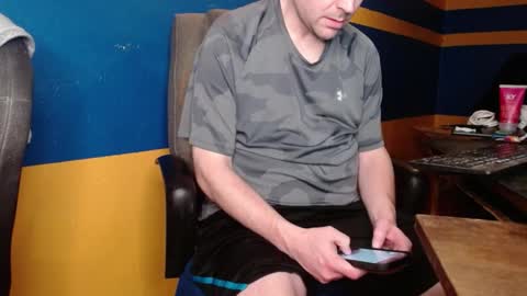 Snapshot of huskyguy chatting on 12/16/24, 04:02 Huskyguy online show from 12/16/24, 04:02