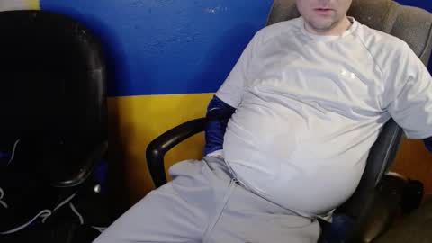 Snapshot of huskyguy chatting on 12/31/24, 04:49 Huskyguy online show from 12/31/24, 04:49