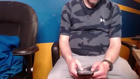 Snapshot of huskyguy chatting on 02/02/25, 04:05 Huskyguy online show from 02/02/25, 04:05