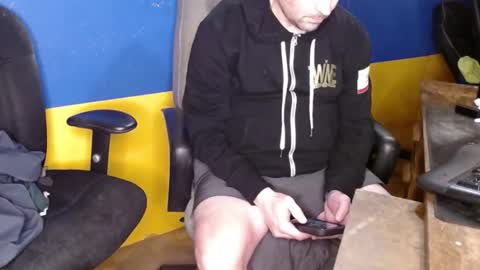 Snapshot of huskyguy chatting on 02/08/26, 05:11 Huskyguy online show from 02/08/26, 05:11