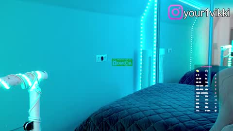 Snapshot of hustleebabyy_vikki chatting on 11/12/25, 07:35 Vika online show from 11/12/25, 07:35