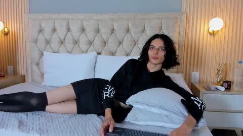 Snapshot of hxxyro chatting on 02/17/26, 06:58 hxxyro online show from 02/17/26, 06:58