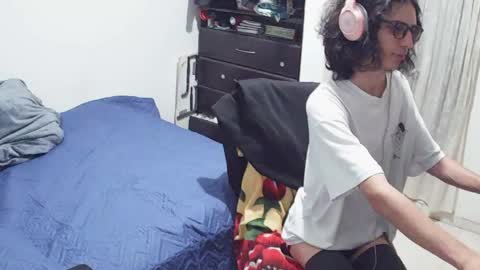 hxxyro1 online show from 04/28/26, 04:06