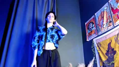 Hyeon Jin online show from 02/10/25, 11:45