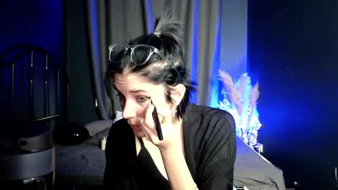 Hyeon Jin online show from 03/04/25, 10:57