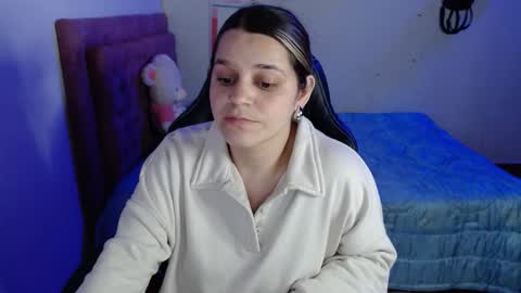 Hello Im Julieta Im 25 years old and I love being here. Thank you for visiting my living room. The only rule is that you hap online show from 09/25/25, 02:37