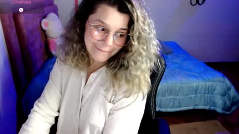 Hello Im Julieta Im 25 years old and I love being here. Thank you for visiting my living room. The only rule is that you hap online show from 10/11/25, 02:33