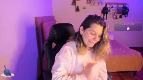Hello Im Julieta Im 25 years old and I love being here. Thank you for visiting my living room. The only rule is that you hap online show from 11/23/25, 05:51