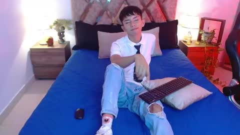 Snapshot of hyunjin_sun chatting on 09/15/25, 11:16 Son Hyunjin online show from 09/15/25, 11:16