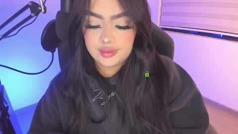 Ari online show from 10/01/25, 01:11