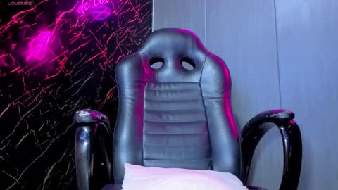 Snapshot of i_am_kelvis_ chatting on 11/15/25, 11:29 kelvis online show from 11/15/25, 11:29