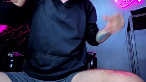 Snapshot of i_am_kelvis_ chatting on 11/19/25, 01:38 kelvis online show from 11/19/25, 01:38