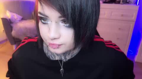 Snapshot of i_died_again chatting on 12/14/24, 01:38 Asya online show from 12/14/24, 01:38