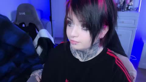 Snapshot of i_died_again chatting on 12/15/24, 11:12 Asya online show from 12/15/24, 11:12