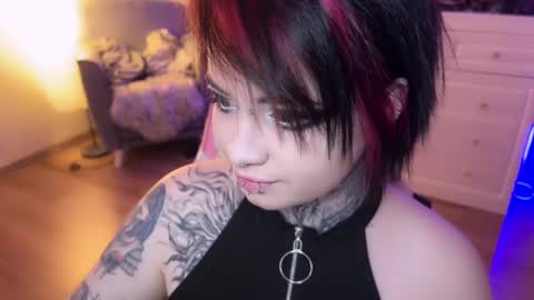 Snapshot of i_died_again chatting on 12/22/24, 12:38 Asya online show from 12/22/24, 12:38