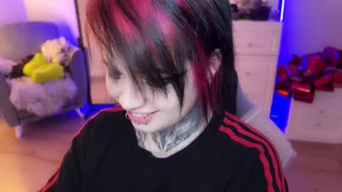 Snapshot of i_died_again chatting on 12/28/24, 12:35 Asya online show from 12/28/24, 12:35