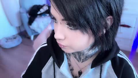 Snapshot of i_died_again chatting on 01/20/25, 10:40 Asya online show from 01/20/25, 10:40