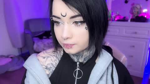 Snapshot of i_died_again chatting on 01/24/25, 10:53 Asya online show from 01/24/25, 10:53