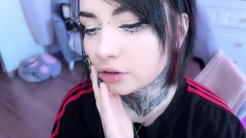 Snapshot of i_died_again chatting on 02/08/25, 08:52 Asya online show from 02/08/25, 08:52