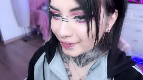 Snapshot of i_died_again chatting on 02/22/25, 12:40 Asya online show from 02/22/25, 12:40