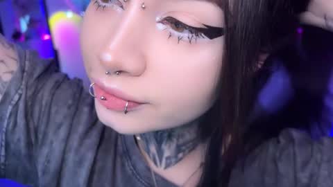 Snapshot of i_died_again chatting on 12/19/25, 09:05 Asya online show from 12/19/25, 09:05