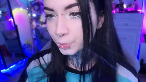 Snapshot of i_died_again chatting on 12/21/25, 08:32 Asya online show from 12/21/25, 08:32